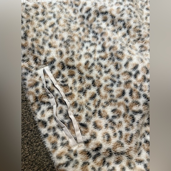 Abercrombie & Fitch Asymmetrical Snap-Up Leopard Print Fleece Size S - Picture 3 of 5